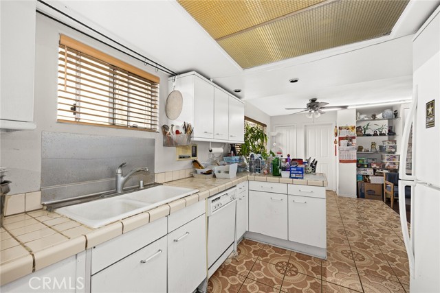 Detail Gallery Image 11 of 26 For 1660 W 146th St #2,  Gardena,  CA 90247 - 3 Beds | 2/1 Baths