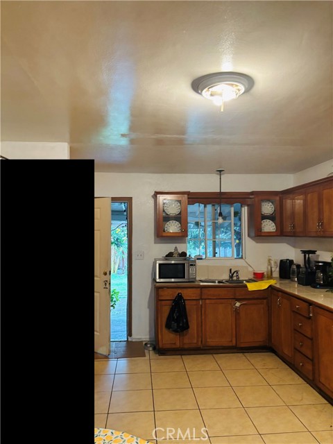 Detail Gallery Image 3 of 6 For 8514 Smallwood Ave, Downey,  CA 90240 - 3 Beds | 2 Baths