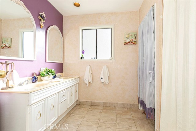 Detail Gallery Image 13 of 29 For 11020 Scoville Ave, Sunland,  CA 91040 - 3 Beds | 2 Baths