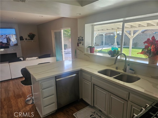 Detail Gallery Image 12 of 39 For 37323 Daybreak Street, Palmdale,  CA 93550 - 4 Beds | 3 Baths