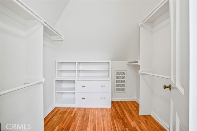 3975 Van Noord Avenue, Studio City CA: https://media.crmls.org/medias/108e958e-c226-48d4-8657-c28c2ff8de32.jpg