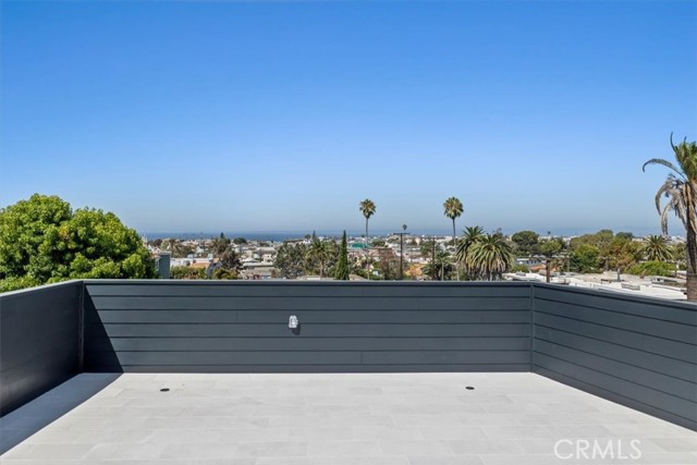 Entertainment friendly  Roof Top Deck with views