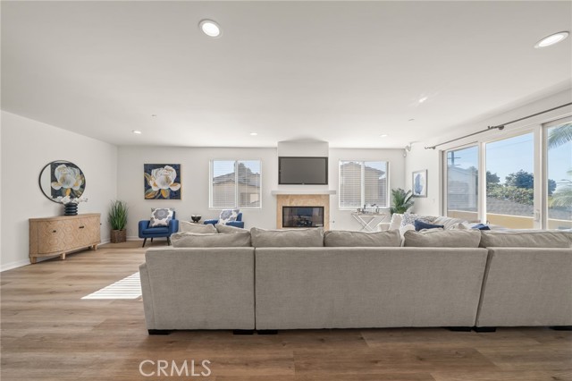 Detail Gallery Image 9 of 60 For 204 N Prospect #B,  Redondo Beach,  CA 90277 - 4 Beds | 3 Baths