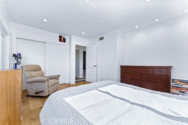 400 17th Street, Manhattan Beach, California 90266, 4 Bedrooms Bedrooms, ,2 BathroomsBathrooms,Residential,For Sale,17th,PW24197344