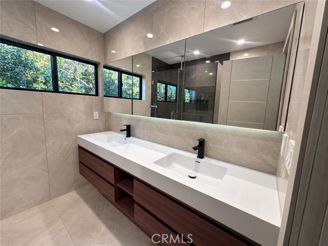 5100 Fallbrook photo 27