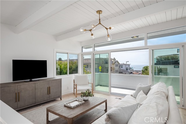 301 4th St, Manhattan Beach, California 90266, 4 Bedrooms Bedrooms, ,3 BathroomsBathrooms,Residential,Sold,4th St,SB22117855