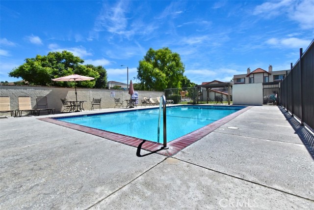 Detail Gallery Image 33 of 38 For 17908 River Cir #1,  Canyon Country,  CA 91387 - 3 Beds | 2 Baths