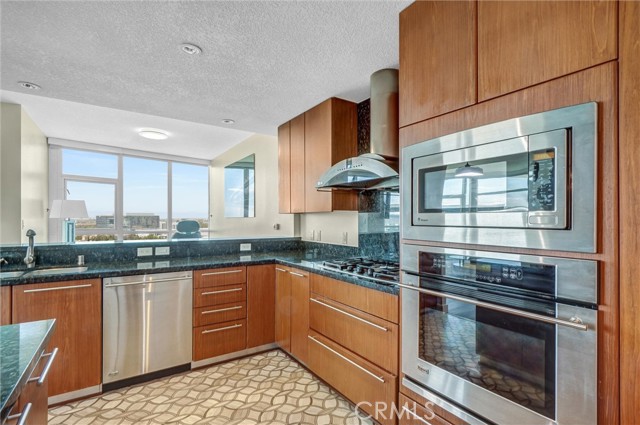 Detail Gallery Image 12 of 57 For 3131 Michelson Dr #1504,  Irvine,  CA 92612 - 3 Beds | 2/1 Baths