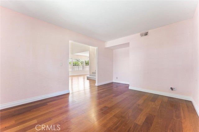44 W Yale, Irvine CA: https://media.crmls.org/medias/10925510-7a46-4061-9955-c1898569c86a.jpg