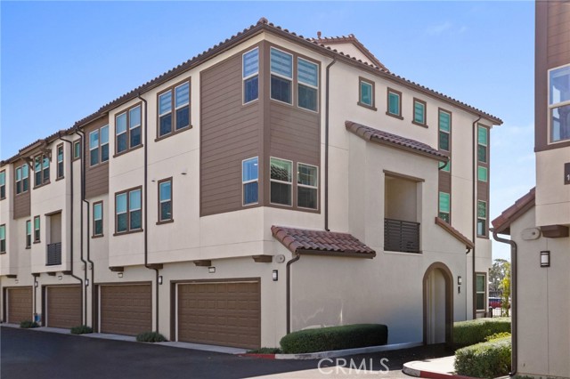 Detail Gallery Image 2 of 29 For 10319 Triple Crown Ln, Cypress,  CA 90720 - 4 Beds | 3/1 Baths