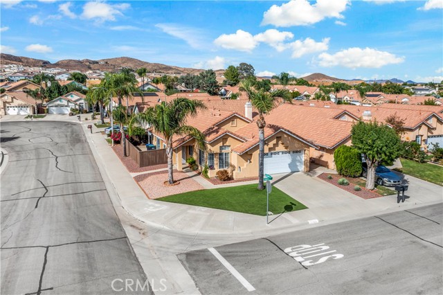 Detail Gallery Image 1 of 35 For 27323 Family Cir, Menifee,  CA 92586 - 3 Beds | 2 Baths