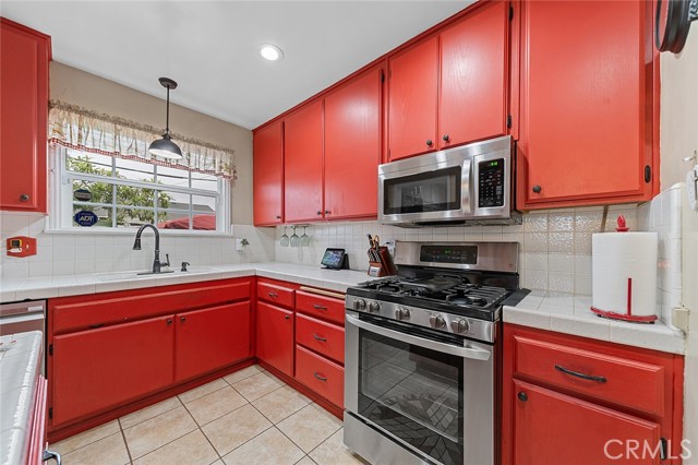 4303 E De Ora Way, Long Beach CA: https://media.crmls.org/medias/1092f065-8016-4bea-a09c-0839ce17c4f6.jpg