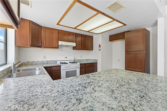 Detail Gallery Image 8 of 28 For 2258 Gregory Ave, Palmdale,  CA 93550 - 3 Beds | 2 Baths