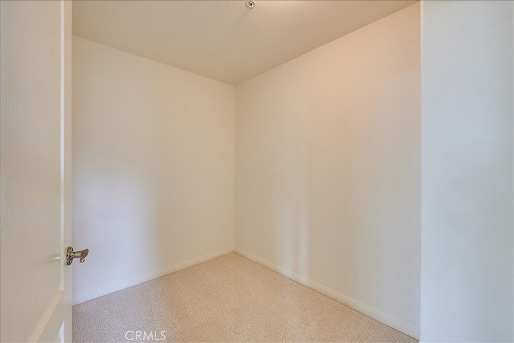 https://media.crmls.org/medias/109422e0-e7b4-4873-842d-039b57232dea.jpg?preset=X-Large