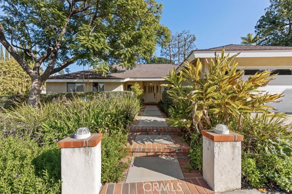 Detail Gallery Image 2 of 21 For 3150 Dona Maria Dr, Studio City,  CA 91604 - 3 Beds | 3 Baths