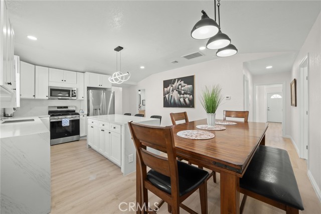 Detail Gallery Image 29 of 64 For 13533 Terra Bella, Pacoima,  CA 91331 - 5 Beds | 4/1 Baths