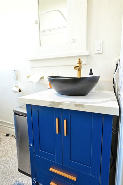 44 48 Navy Street, Venice CA: https://media.crmls.org/medias/109695ff-b2c9-4824-b3d1-21fb9fc5aa7c.jpg