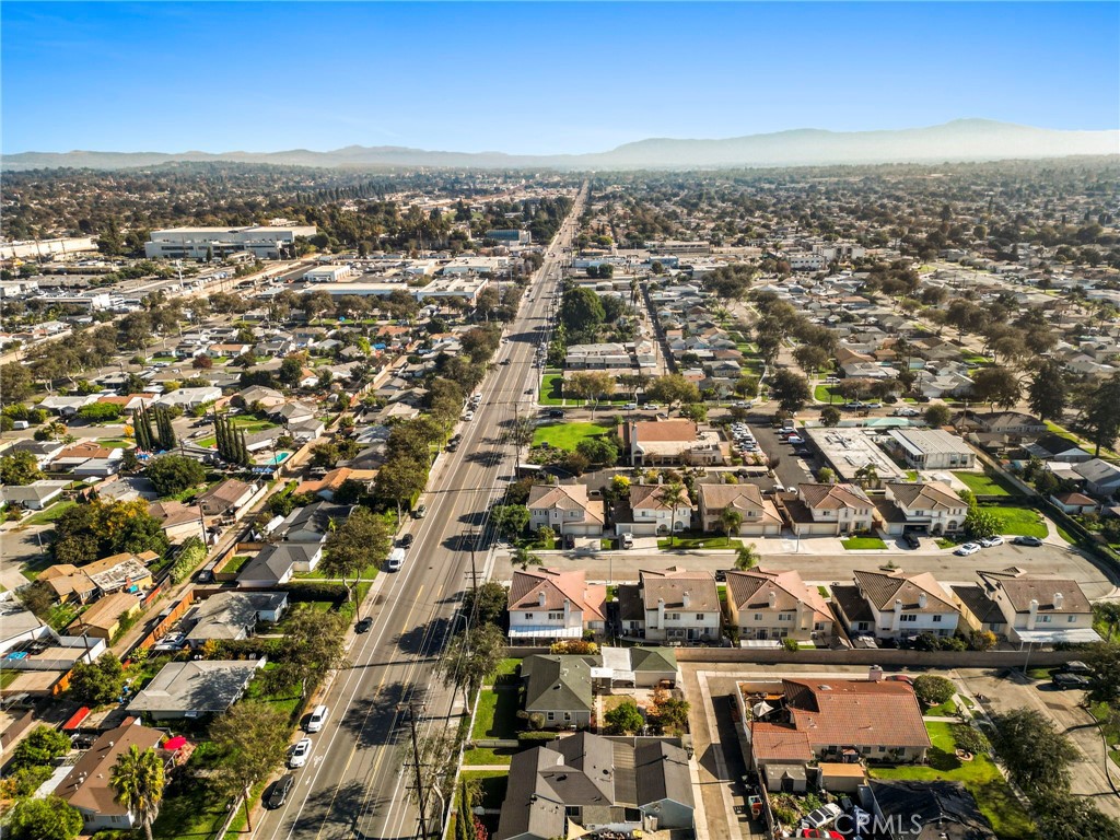 https://media.crmls.org/medias/10978ca0-2f6a-4b23-8879-7ccc9bb2c0de.jpg?preset=X-Large