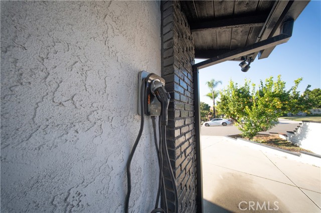 Detail Gallery Image 4 of 51 For 7320 Percheron, Jurupa Valley,  CA 92509 - 4 Beds | 2/1 Baths