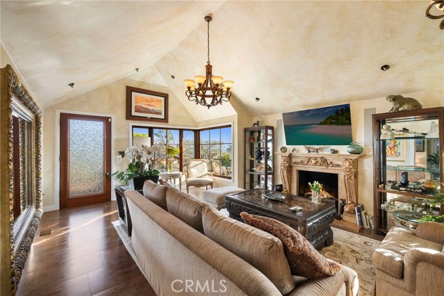 Detail Gallery Image 4 of 34 For 486 Holly St, Laguna Beach,  CA 92651 - 4 Beds | 4 Baths