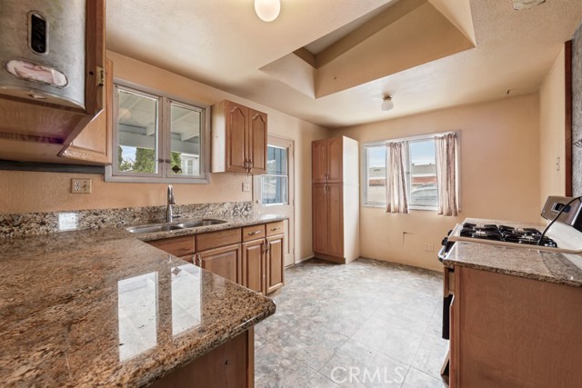 Detail Gallery Image 15 of 38 For 16412 Bixler Ave, Paramount,  CA 90723 - 2 Beds | 1 Baths