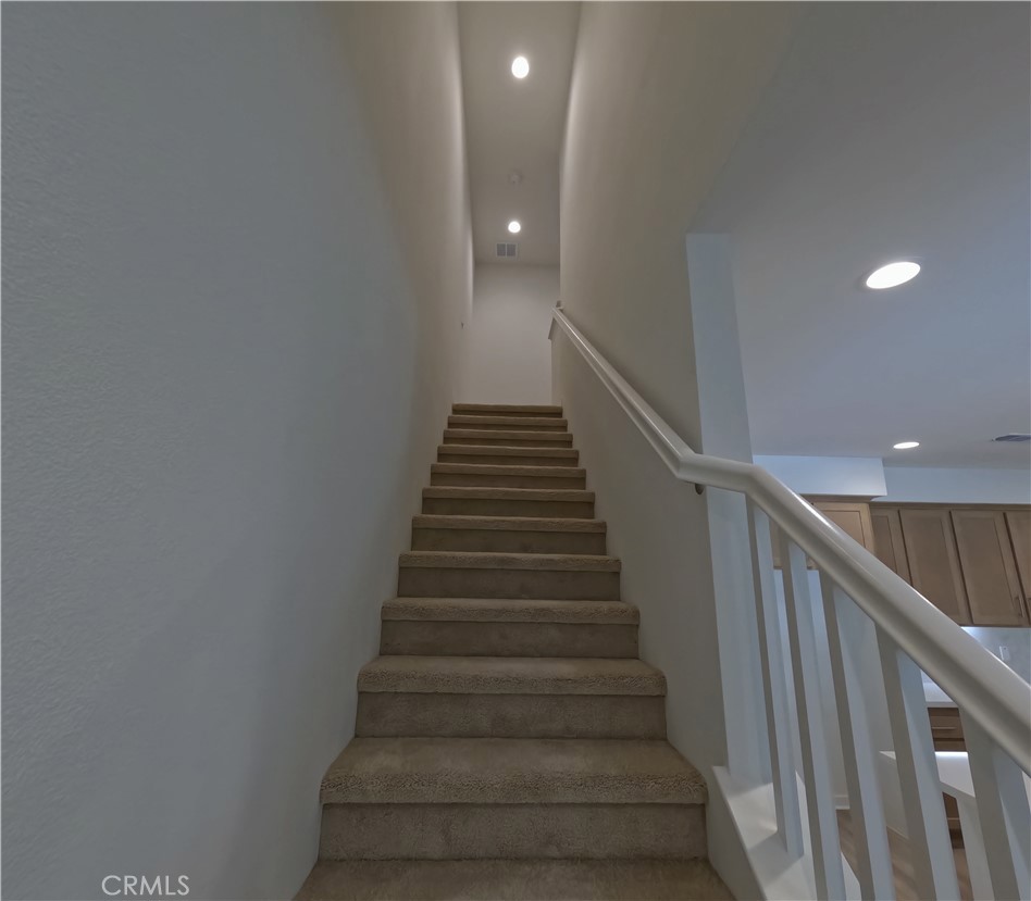 https://media.crmls.org/medias/10995f24-081d-4969-aeb0-9b9ba1b3b085.jpg?preset=X-Large
