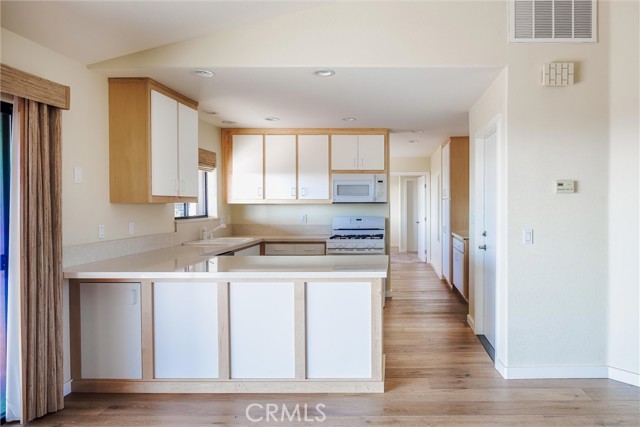 Detail Gallery Image 15 of 39 For 441 Emerald Bay Dr, Arroyo Grande,  CA 93420 - 2 Beds | 2/1 Baths