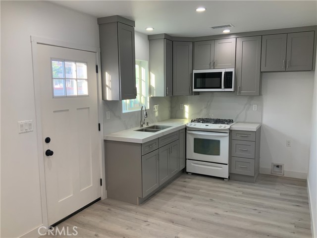 Detail Gallery Image 47 of 58 For 15330 Hart St, Van Nuys,  CA 91406 - 4 Beds | 4 Baths