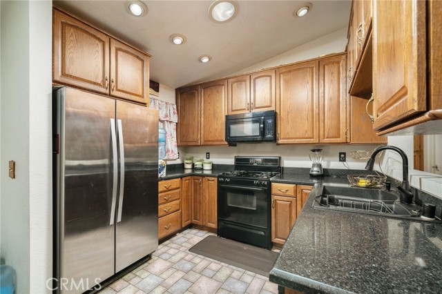 Detail Gallery Image 11 of 49 For 15486 Yates Rd, Victorville,  CA 92395 - 3 Beds | 2 Baths