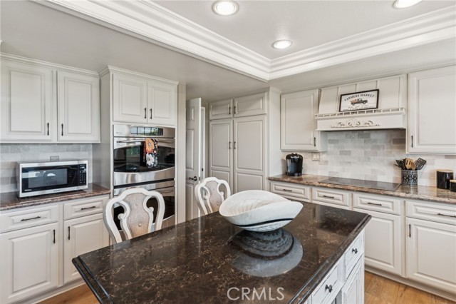 27201 Via Aurora, Mission Viejo CA: https://media.crmls.org/medias/109cd25b-7e1f-4c75-a24c-5e41a2d56905.jpg