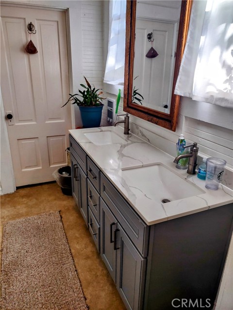 600 6th Street, Lakeport CA: https://media.crmls.org/medias/109d7c21-008e-4aca-a7ec-41501db5efe2.jpg