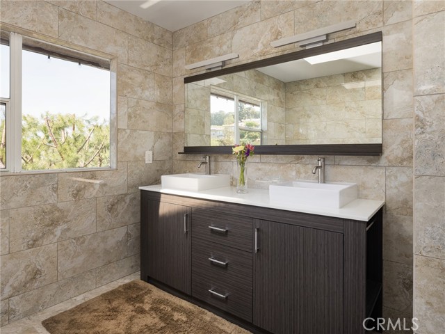 6425 Via De Anzar, Rancho Palos Verdes, California 90275, 3 Bedrooms Bedrooms, ,2 BathroomsBathrooms,Residential,Sold,Via De Anzar,PV22071506