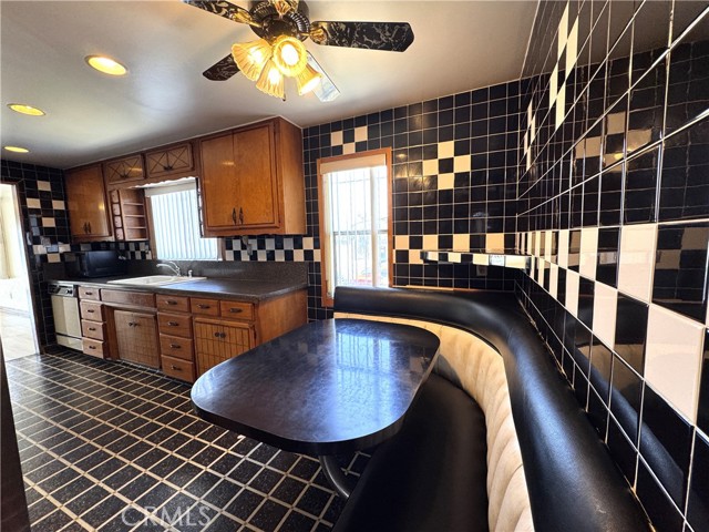 Detail Gallery Image 8 of 23 For 1049 W 65th Pl, Los Angeles,  CA 90044 - 3 Beds | 1 Baths