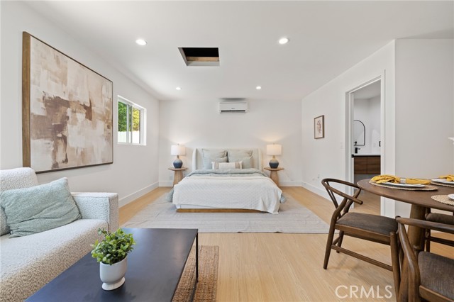 8840 Valjean Avenue, North Hills CA: https://media.crmls.org/medias/109eedcb-2146-46cb-8408-950fe515e751.jpg