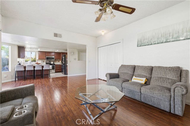 Detail Gallery Image 11 of 54 For 5361 Karling Pl, Palmdale,  CA 93552 - 4 Beds | 3 Baths