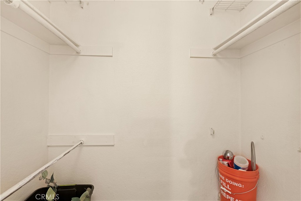 https://media.crmls.org/medias/10a07ae1-15d2-49ff-b298-d5e7723e6305.jpg?preset=X-Large