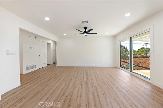 Detail Gallery Image 8 of 32 For 7695 Lakeside Dr, Jurupa Valley,  CA 92509 - 3 Beds | 2 Baths