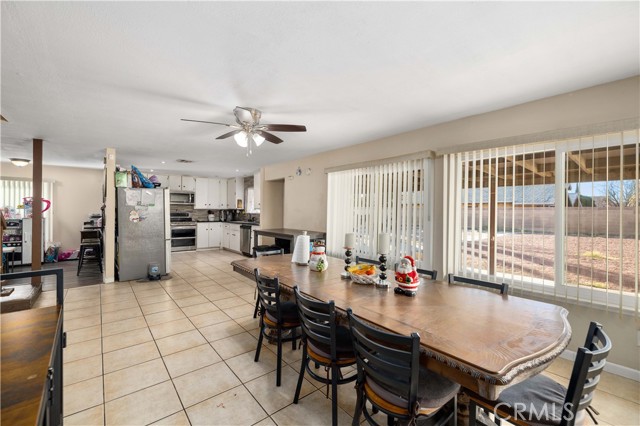 44627 11th E, Lancaster CA: https://media.crmls.org/medias/10a1e6ee-cfc6-4584-8722-bd013c7d711d.jpg