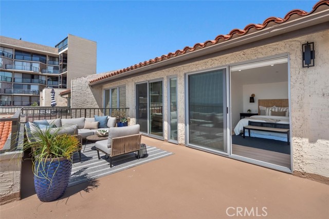 555 Esplanade, Redondo Beach CA: https://media.crmls.org/medias/10a25225-bc58-4e90-a541-c0ad9a8b14ba.jpg