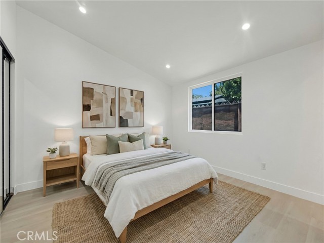 Detail Gallery Image 7 of 32 For 20528 & 20526 Hamlin St, Winnetka,  CA 91306 - – Beds | – Baths