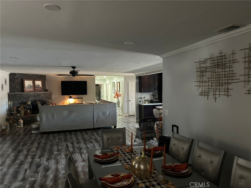 https://media.crmls.org/medias/10a33336-5749-441a-81be-cacfd34b0544.jpg?preset=X-Large