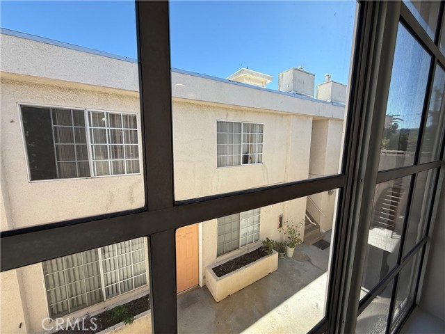 Detail Gallery Image 13 of 17 For 14758 Magnolia Bld, Sherman Oaks,  CA 91403 - 2 Beds | 2 Baths