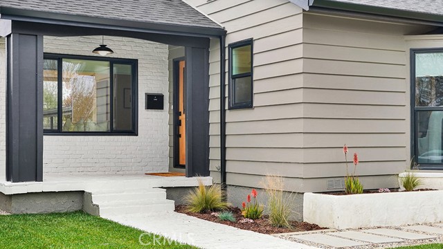 Detail Gallery Image 2 of 42 For 2735 Monogram, Long Beach,  CA 90815 - 5 Beds | 3 Baths