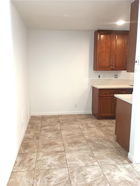 648 Abbey Lane, Pomona CA: https://media.crmls.org/medias/10a48a55-ffaa-4748-a713-cc567809e3cc.jpg