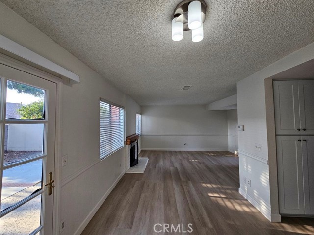 5386 Villa Way, Cypress CA: https://media.crmls.org/medias/10a49f1b-ef55-4ddb-812c-a7238d8ba0be.jpg