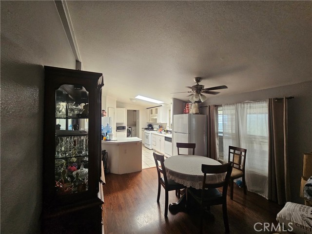 Detail Gallery Image 10 of 24 For 16600 Downey Ave #27,  Paramount,  CA 90723 - 4 Beds | 2 Baths