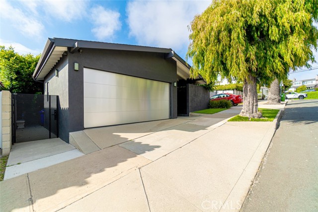 541 1st Street, Manhattan Beach, California 90266, 2 Bedrooms Bedrooms, ,2 BathroomsBathrooms,Residential,Sold,1st,SB23123581