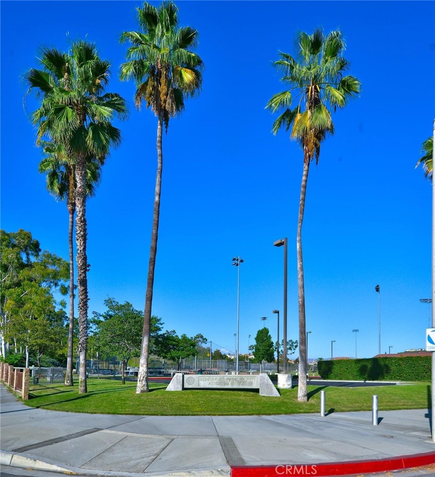 https://media.crmls.org/medias/10a5ca5f-03cc-4d5b-a507-9e7b05666f80.jpg?preset=X-Large