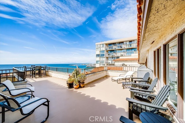 555 Esplanade, Redondo Beach, California 90277, 2 Bedrooms Bedrooms, ,2 BathroomsBathrooms,Residential,Sold,Esplanade,SB23039373