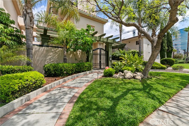 Detail Gallery Image 3 of 50 For 333 Milford #105,  Glendale,  CA 91203 - 2 Beds | 3 Baths